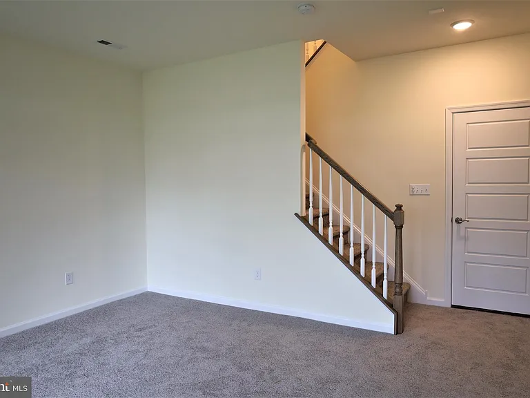61 Becker Dr — Photo 3
