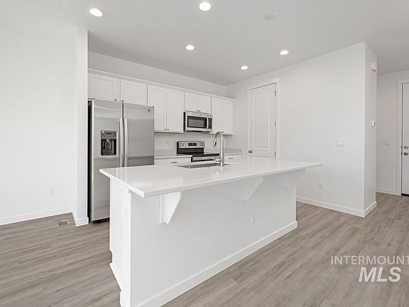 4th image of 11272 Willamette Way