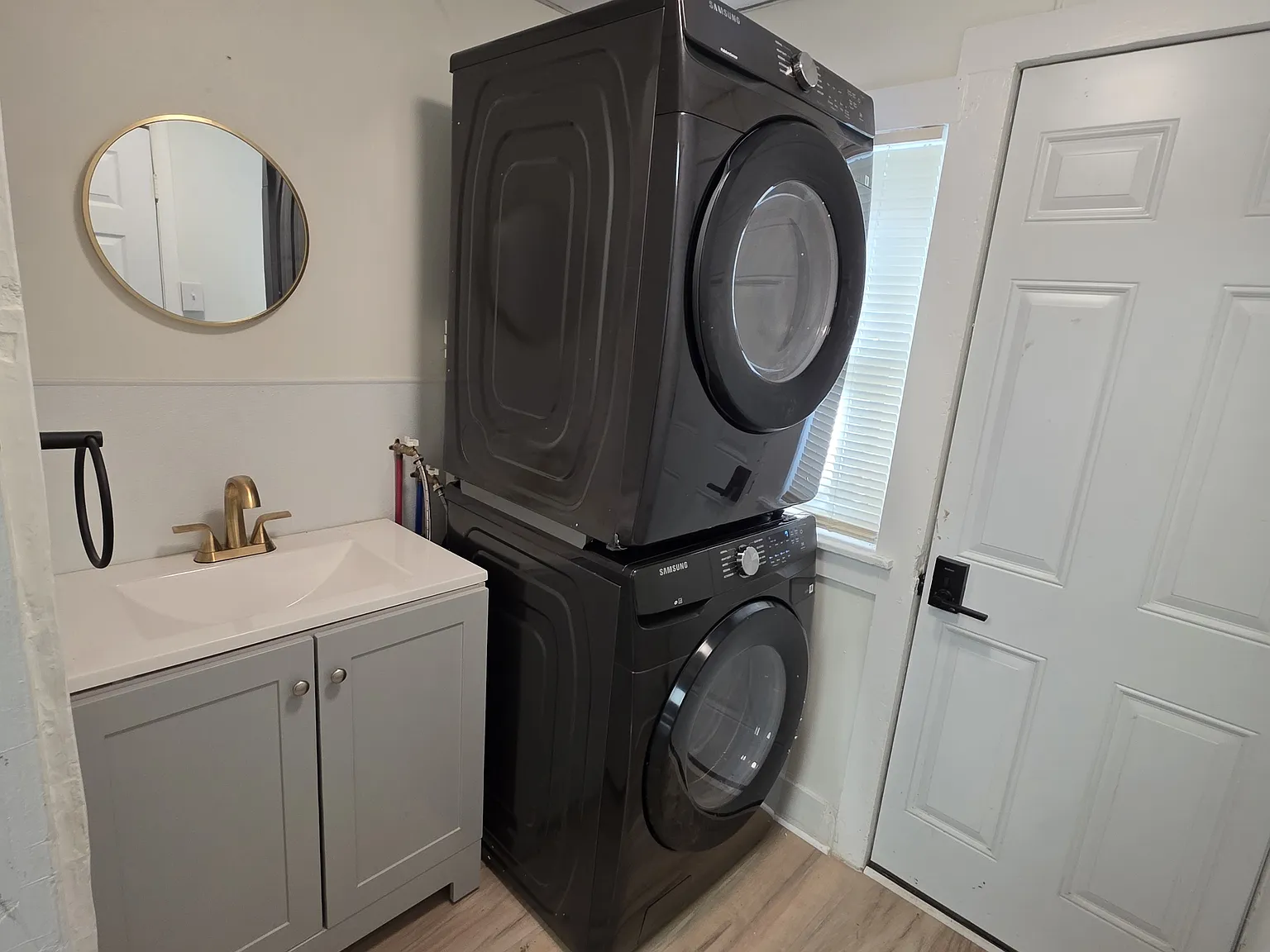2 bed, 1.5 bath, 916 sqft, $1,750 — Photo 3