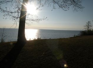 4512 Rivershore Dr #B, New Bern, NC 28560