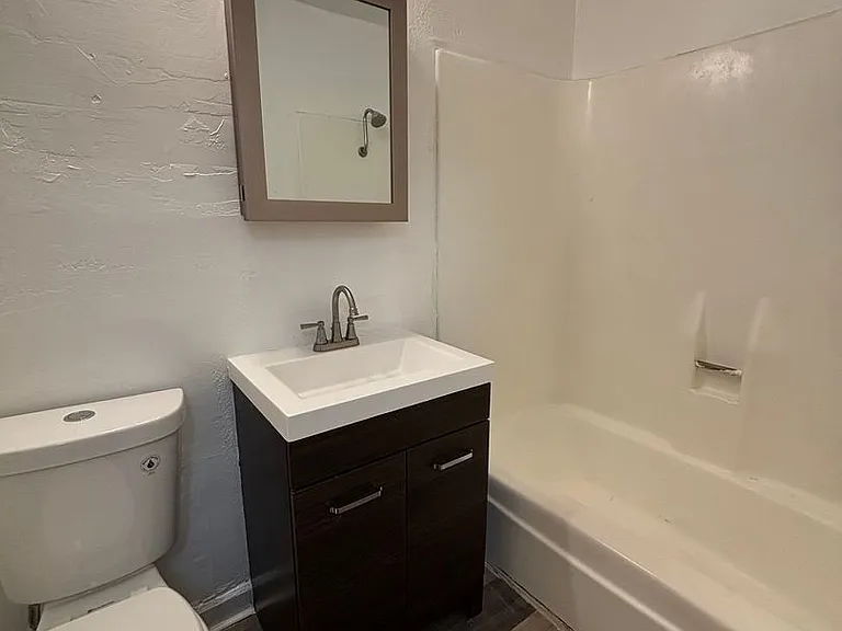 Cedar Crest Apartments — Photo 8