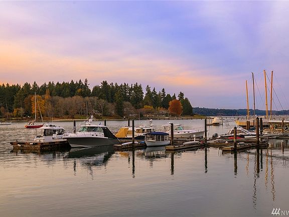 3rd image of 9237 Allens Cove Ln NE