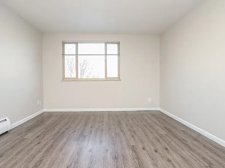 21 Logan — Photo 9