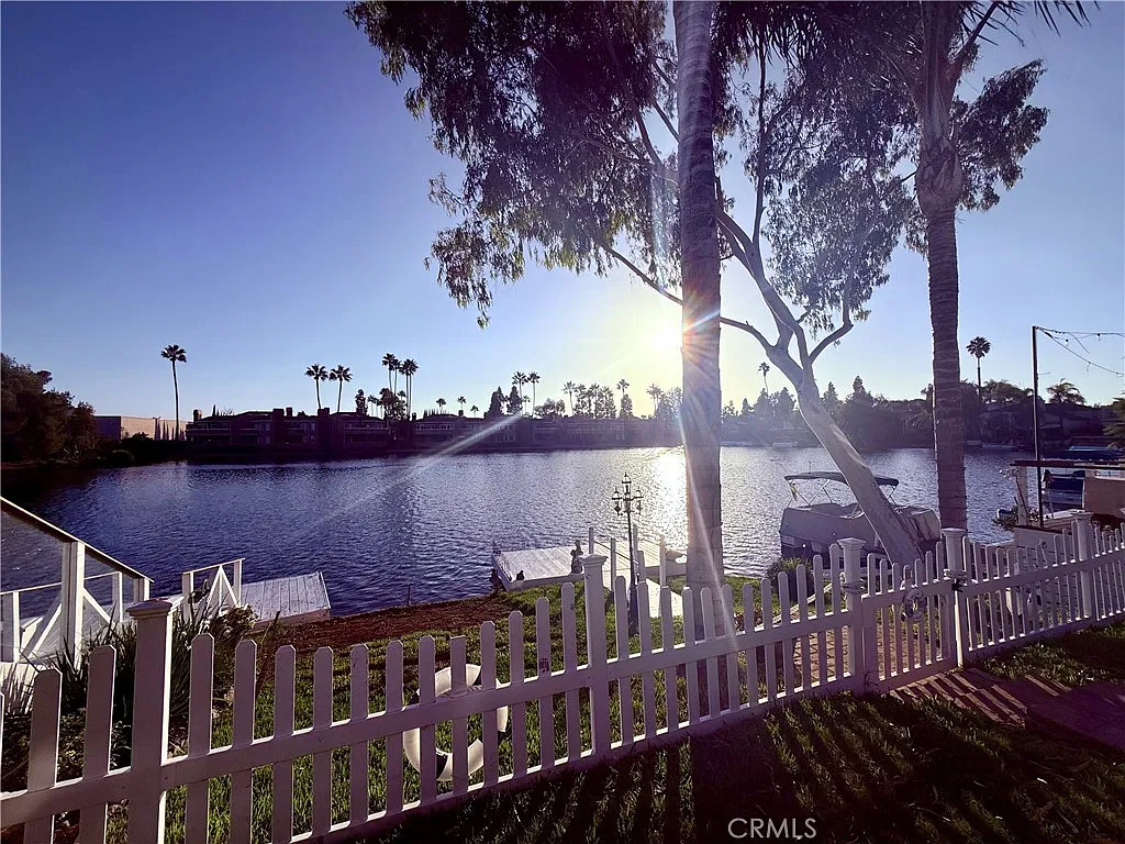 3 bed, 2.5 bath, 1860 sqft, $5,995 — Photo 1