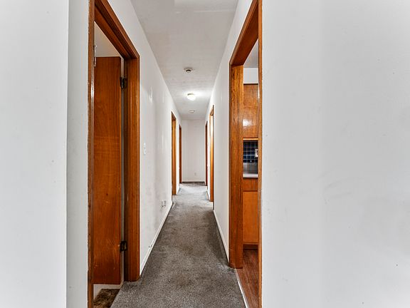 4th image of 218 Arnold Ave
