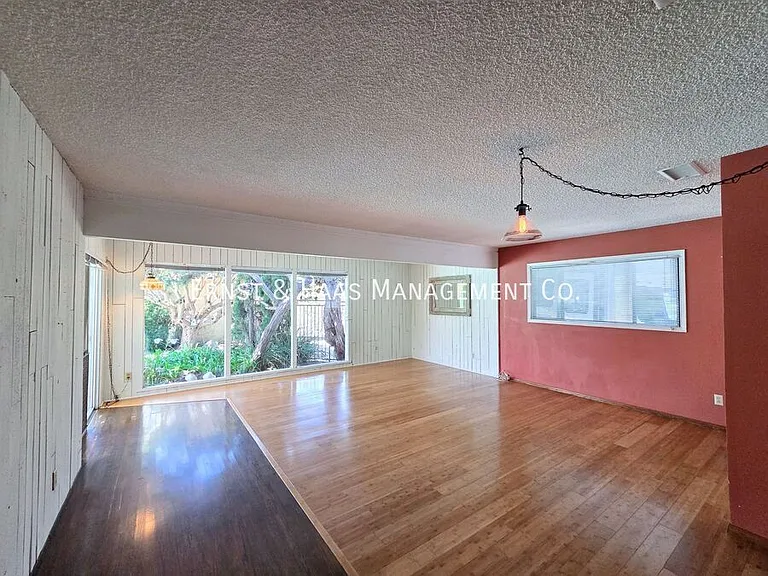 2080 Senasac Ave — Photo 4