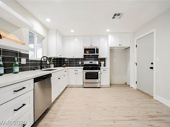 5th image of 4447 Casa Blanca St