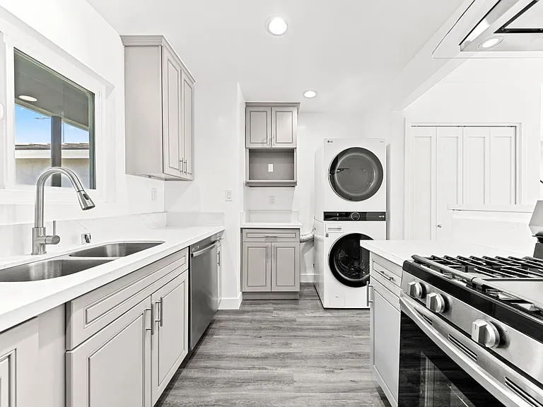 1907 Corinth Ave #2 — Photo 1