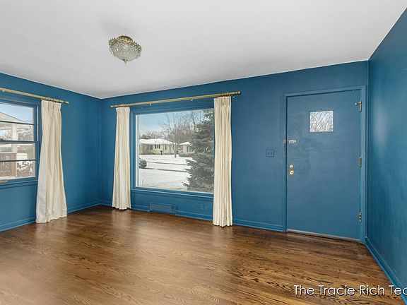 3rd image of 1131 Bryant St SW