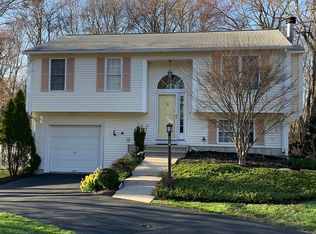16 Sturbridge Way, West Warwick, RI 02893