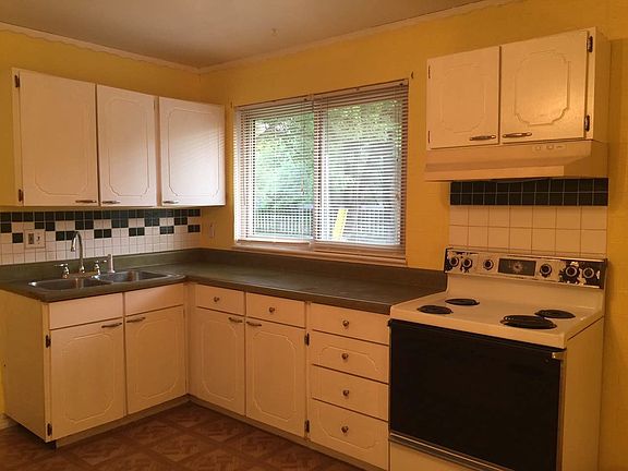 3rd image of 920 Oriental Dr