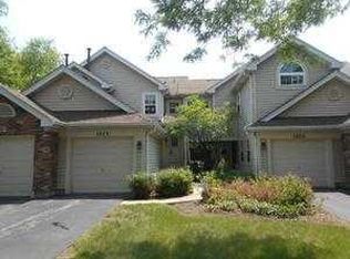 1052 Lakewood Cir, Carol Stream, IL 60188