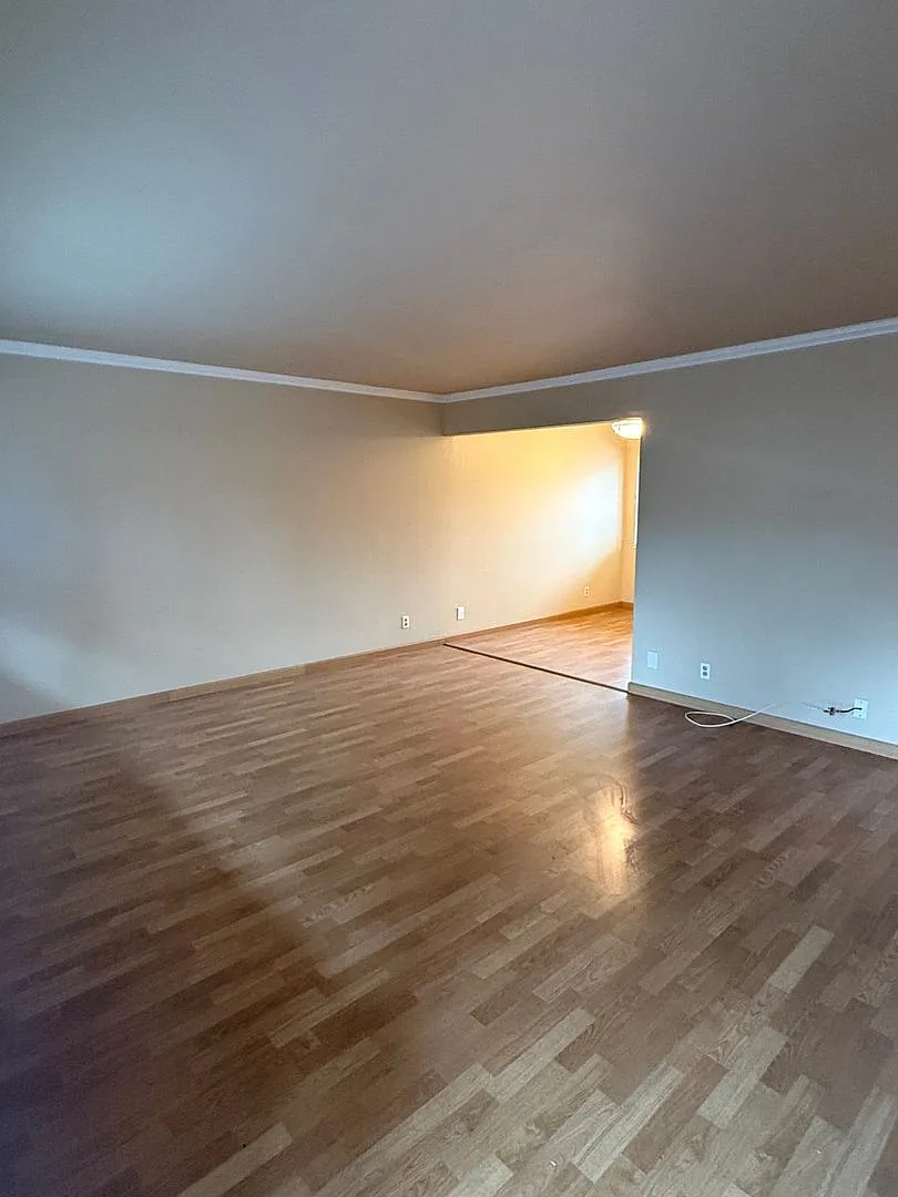 723 Menlo Avenue — Photo 4