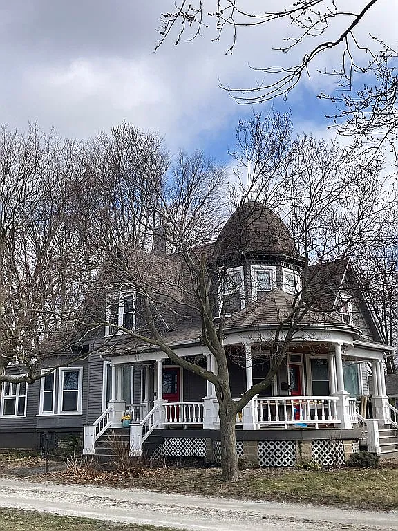 11 E 1st St photo 1