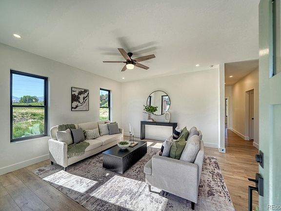 3rd image of 866 Hoover Circle