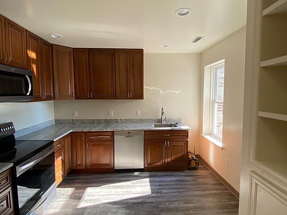 kitchen,window in kitchen