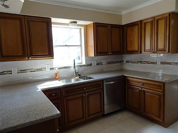 4th image of 16931 Stardale Ln