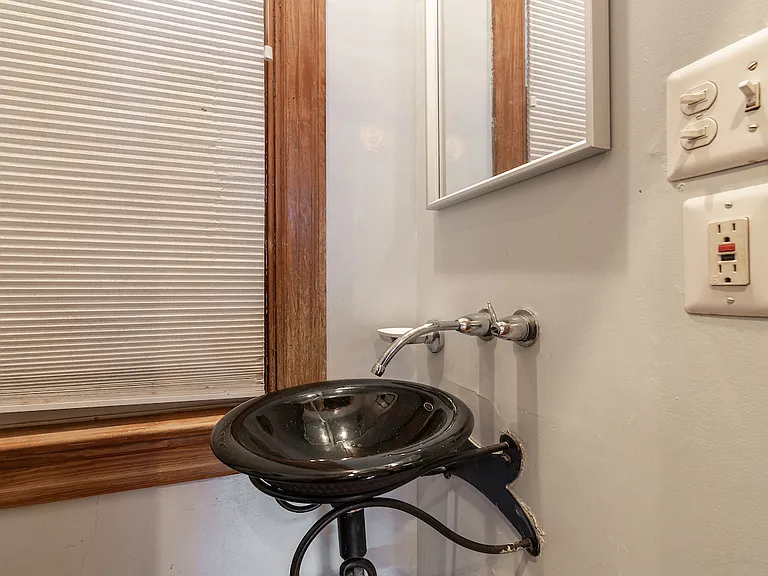 1820 Calvert St NW — Photo 15