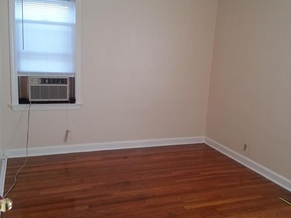 1st bedroom A C unit not included