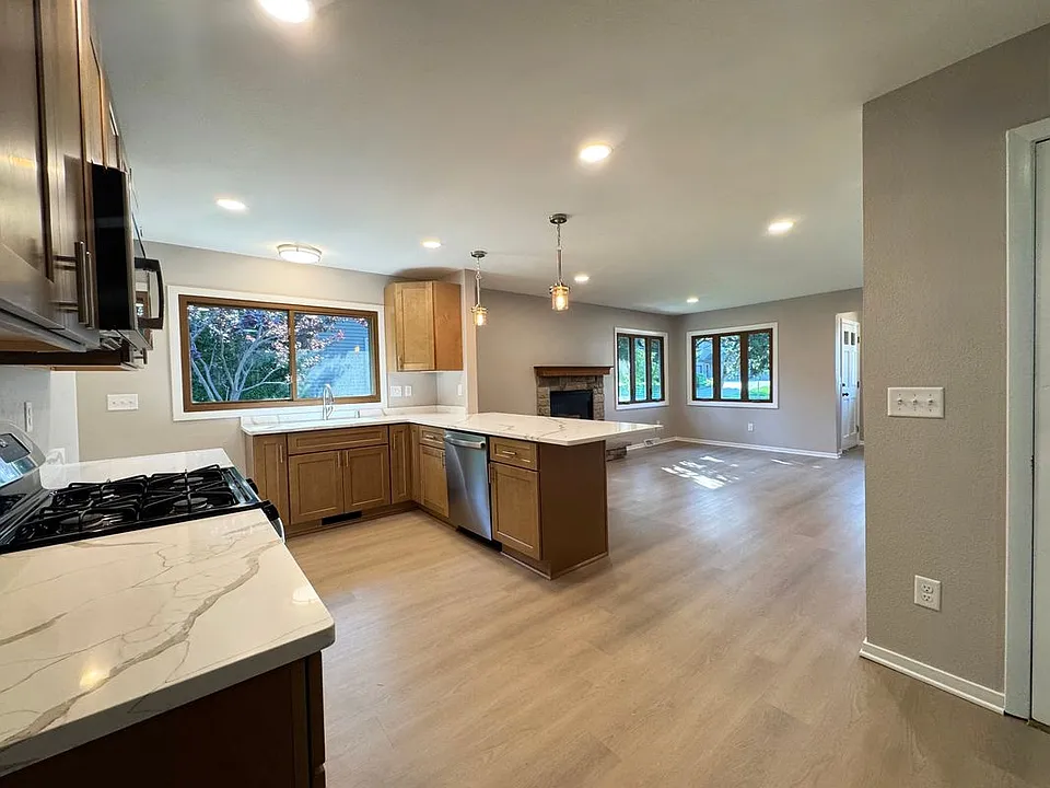 1614 Stardust Dr