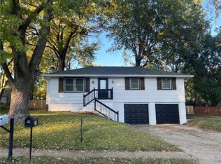 205 SW Gladstone Dr, Blue Springs, MO 64014