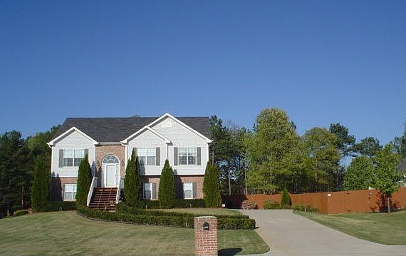 Beautifully manacure yard!