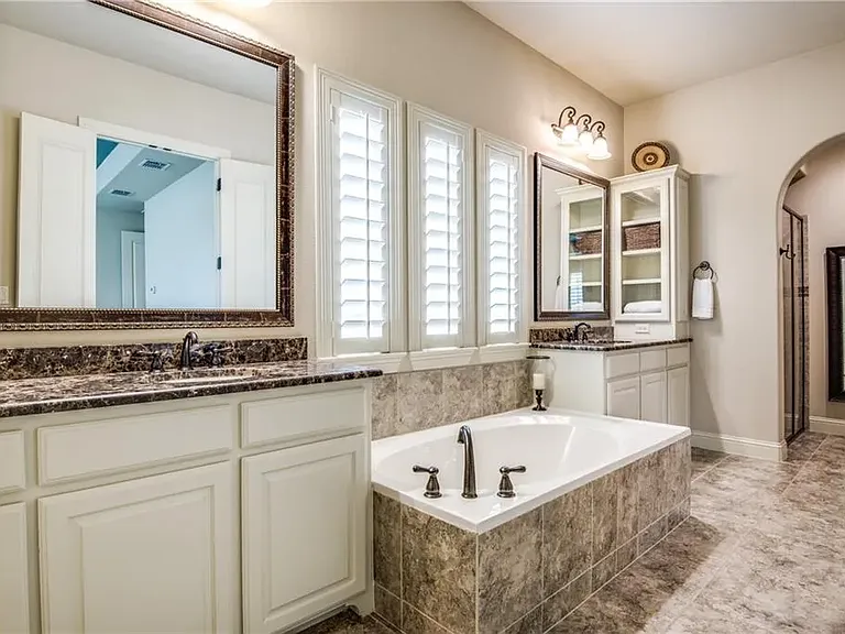 580 Butchart Dr — Photo 20
