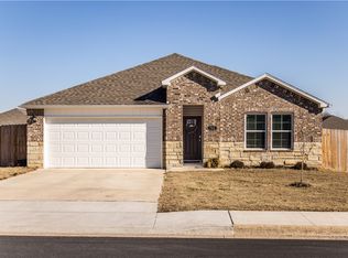 702 Comanche Dr, Gentry, AR 72734