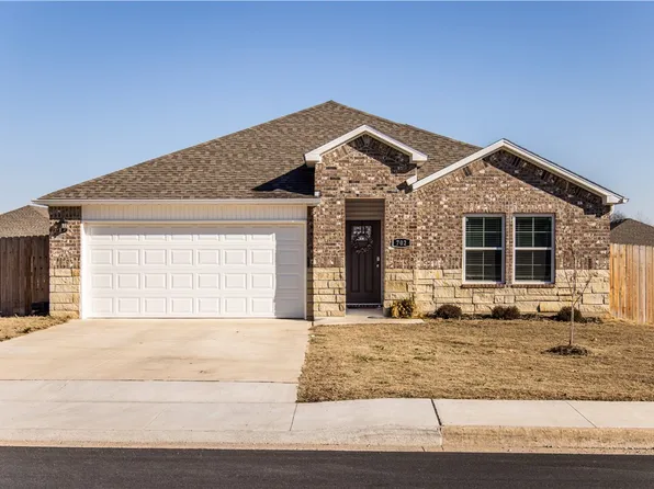 702 Comanche Dr, Gentry, AR 72734