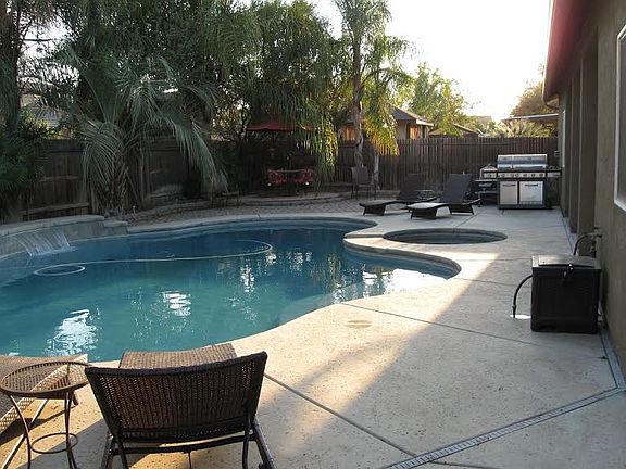 5th image of 2735 W Taylor Ave