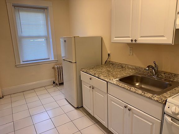 4th image of 106 Fellsway W APT 1