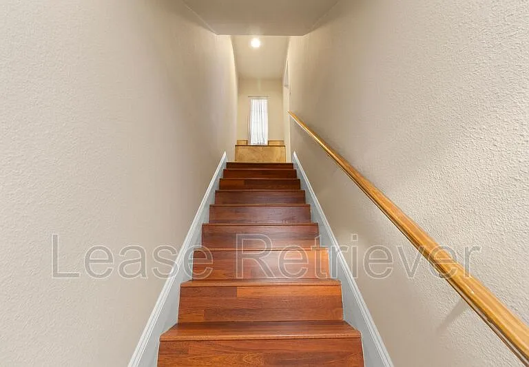 940 Palm Cir — Photo 18