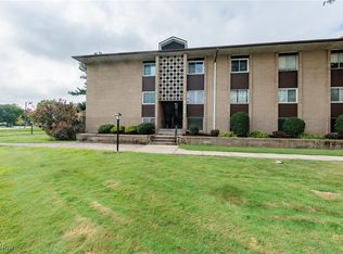 10427 N Church Dr APT 123, Parma Heights, OH 44130