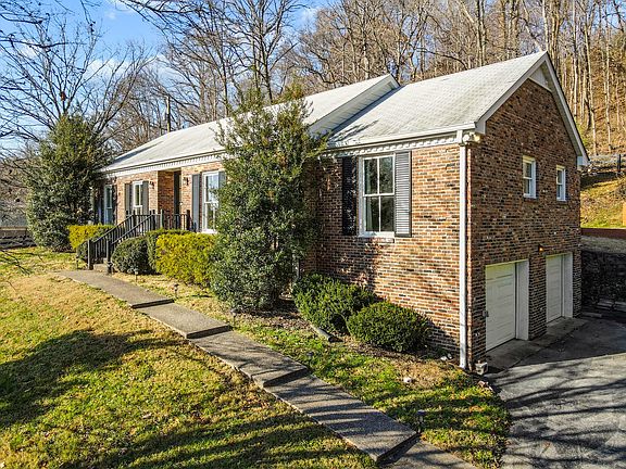 2nd image of 1136 Stonewall Jackson Ct