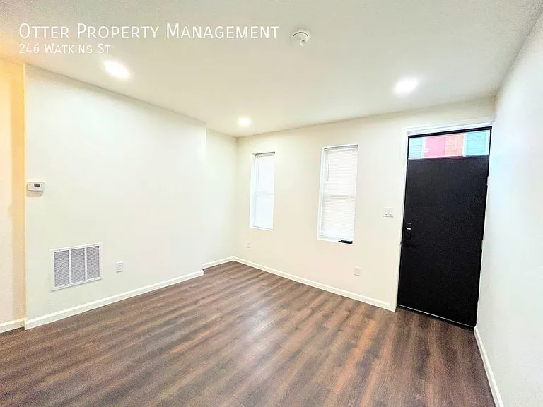 246 Watkins St — Photo 9