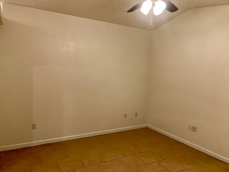 1368 E Babbitt Ln — Photo 3