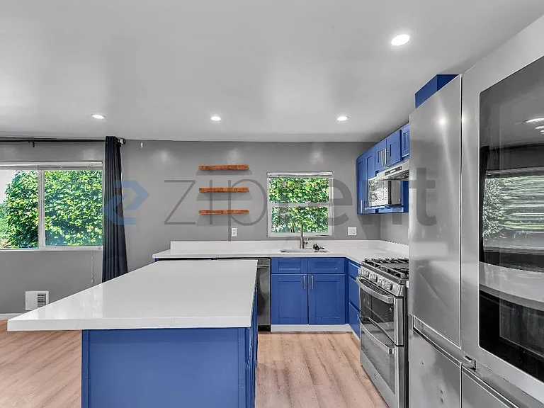 9834 Lawlor St — Photo 15