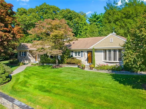 78 Meshanticut Valley Pkwy, Cranston, RI 02920