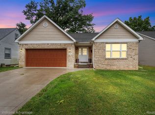 11785 Cardwell St, Livonia, MI 48150