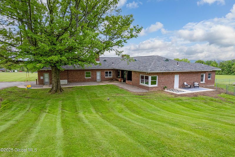 4th image of 730 McKay Road