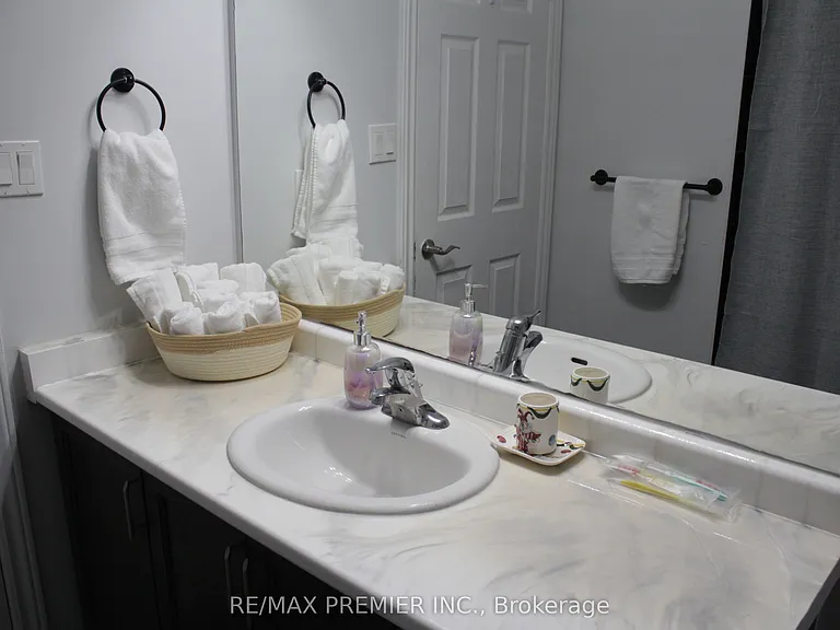 51 Mullholland Ave — Photo 28