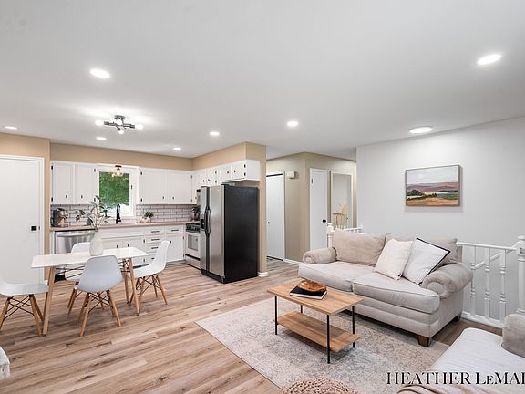 4th image of 9561 Crescent Dr