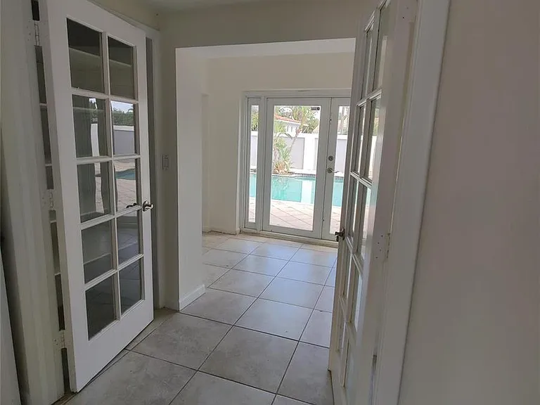 733 NE 18th Ave — Photo 53