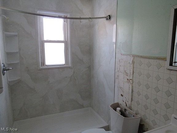5th image of 3572 N Broadway