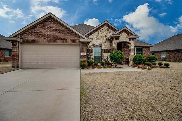 1st image of 127 Lacy Oak Ln