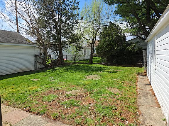 3rd image of 21059 Beechwood Ave