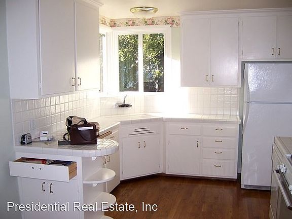 3rd image of 2404 Palm Ave