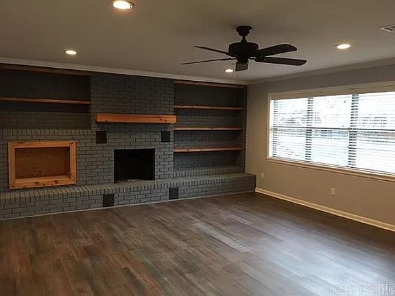3rd image of 404 Parkway Dr