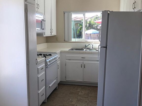 4th image of 4225 Menlo Ave APT 8