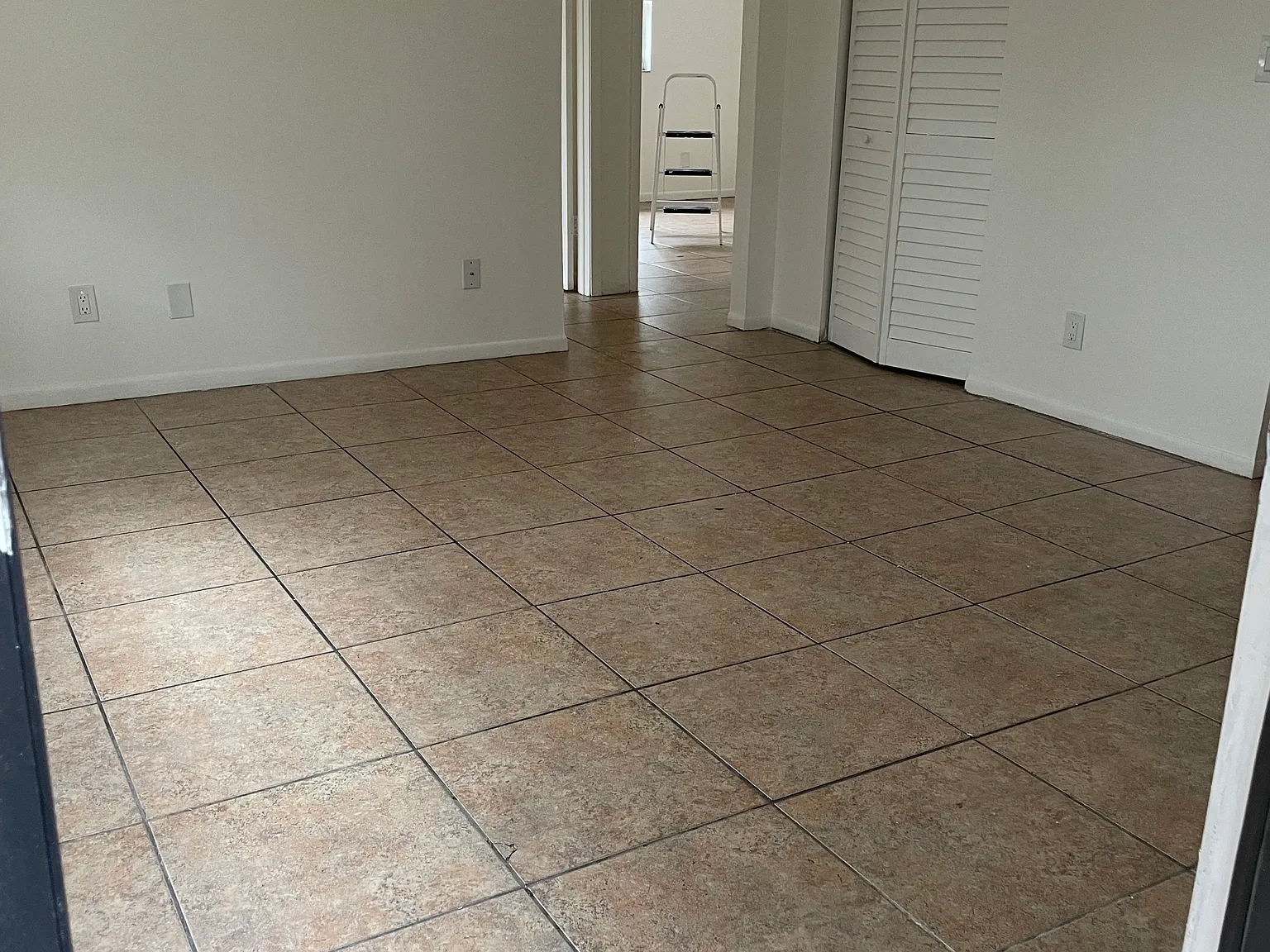 2 bed, 750 sqft, $1,400 — Photo 3